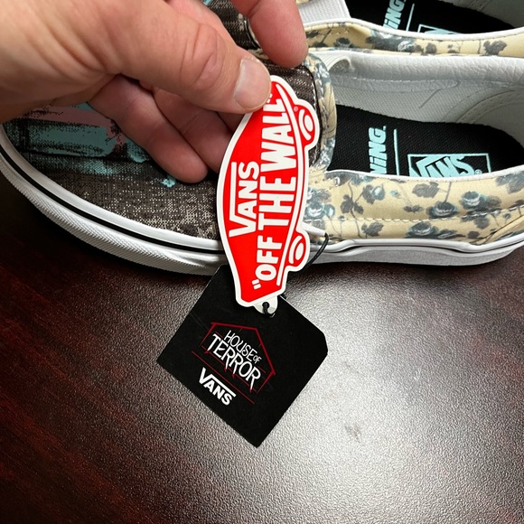 NWT. The shinning vans!! Limited edition. Women’s size 8 - Picture 4 of 6